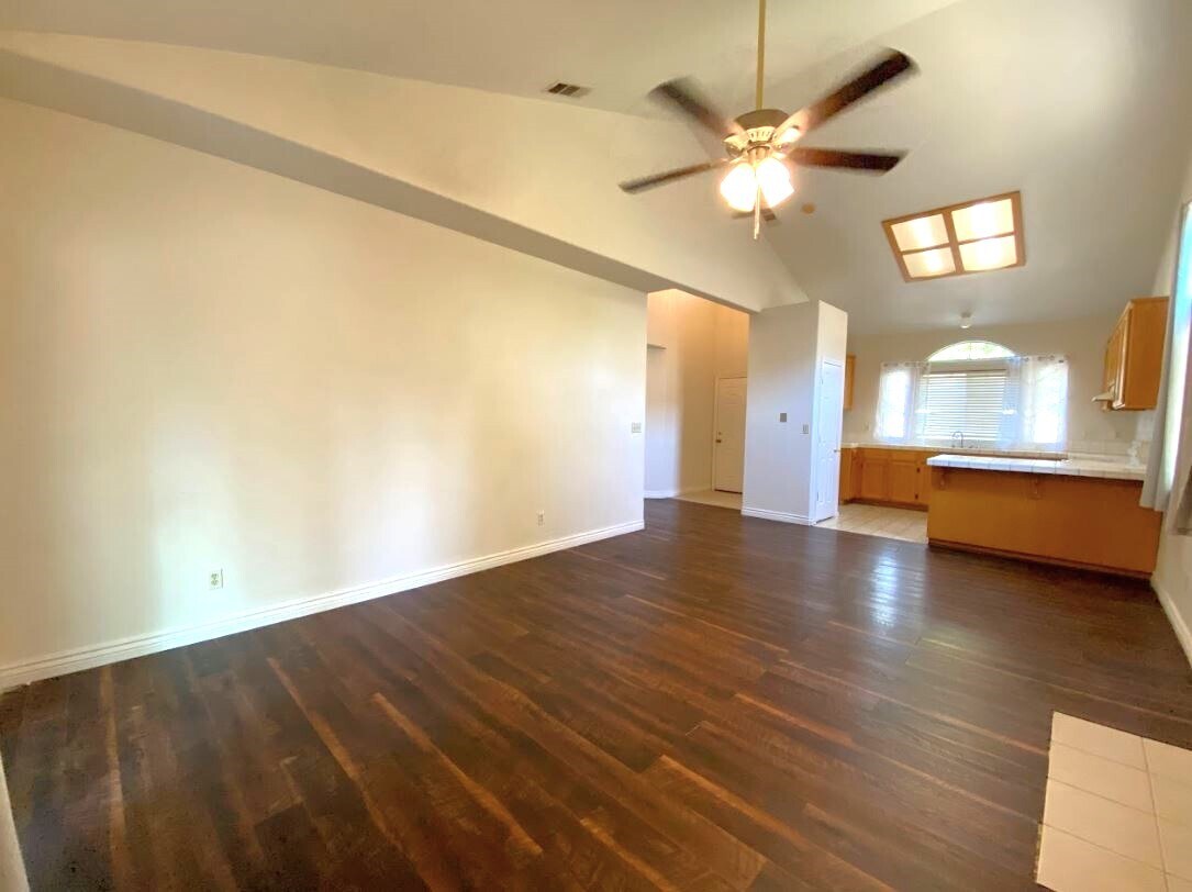 Building Photo - 3125 Campus Dr