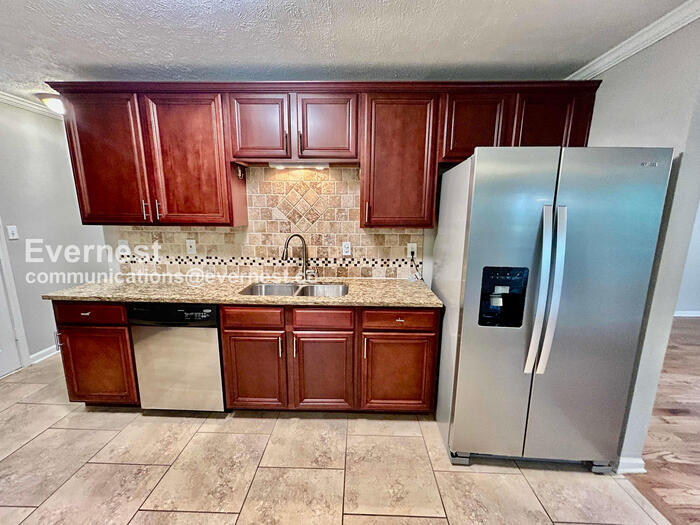 Building Photo - 655 S Preston Ct