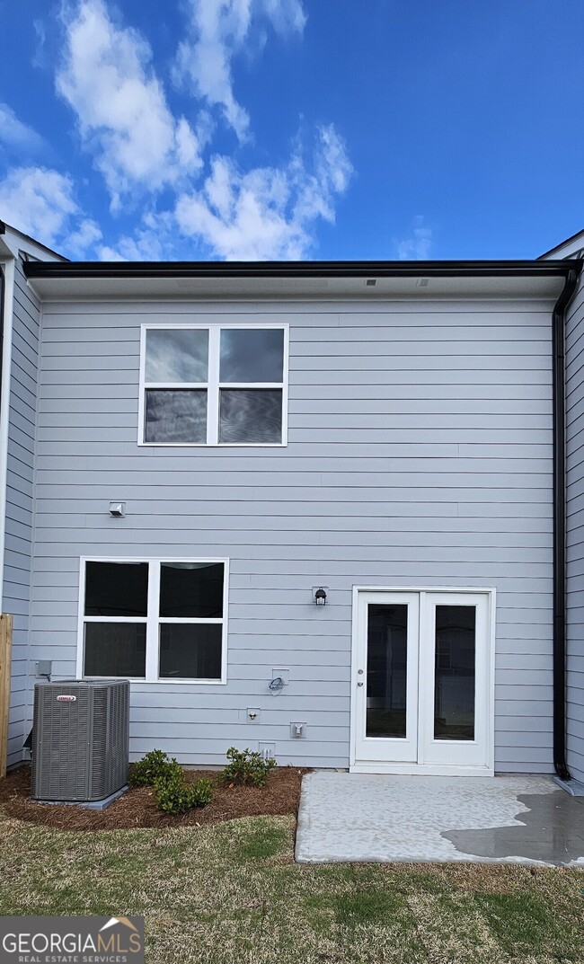 Building Photo - 304 Hynes Dr