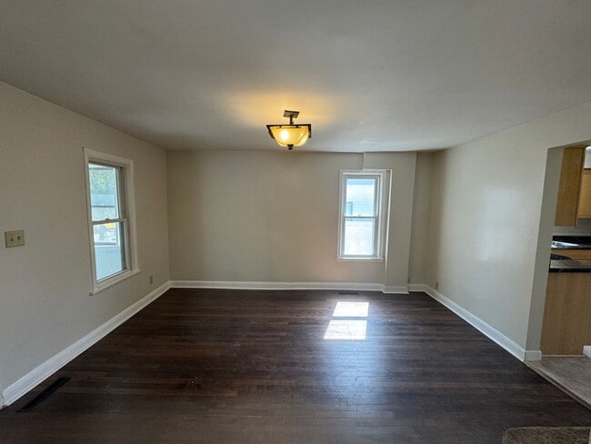 Building Photo - Gorgeous 3 Bedroom UPDATED Single Family Home