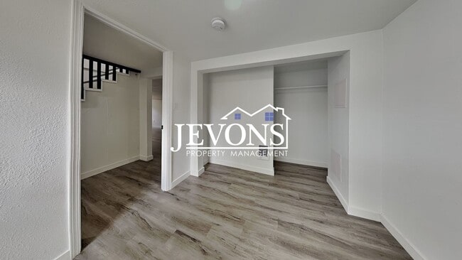 Building Photo - 630 N Skyline Dr