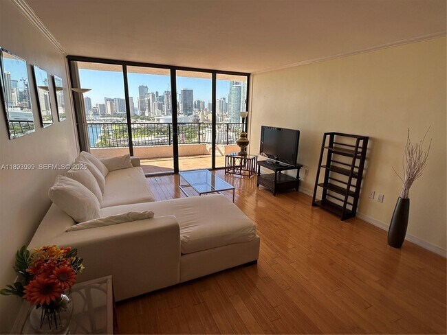 Building Photo - 555 NE 15th St