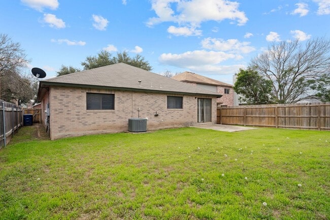 Building Photo - 3 Bedroom/2 Bath Regency Meadow Subdivision