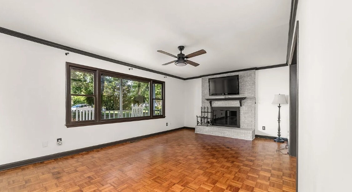 Living Room - 552 Blue Rock Dr