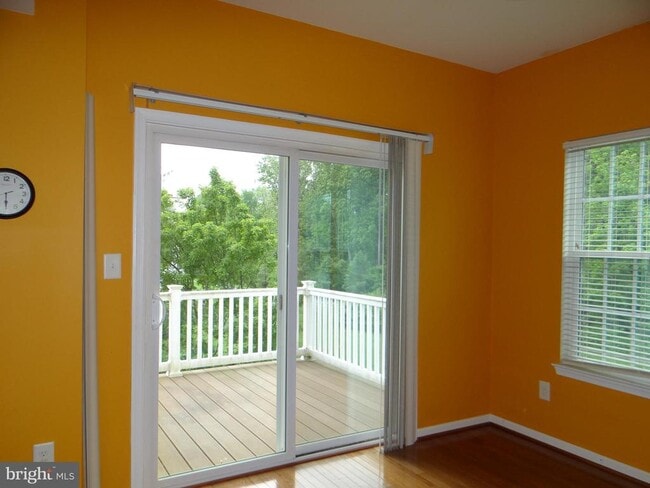 Building Photo - 400 Larose Dr