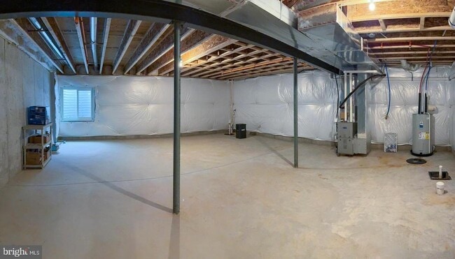 Building Photo - 240 Lilac St