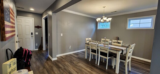 Building Photo - 354 Niblick Dr