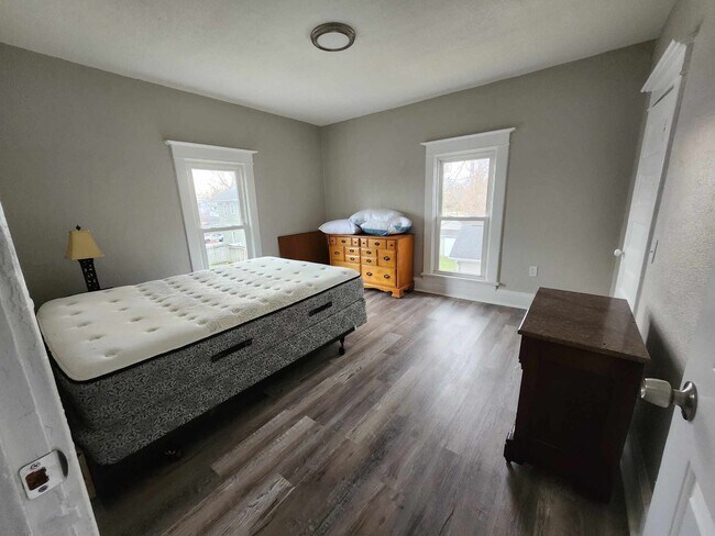 Building Photo - 116 N Summit St