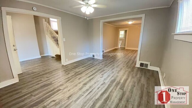 Building Photo - Gorgeous Downtown KC 5 Bedroom Home for RE...