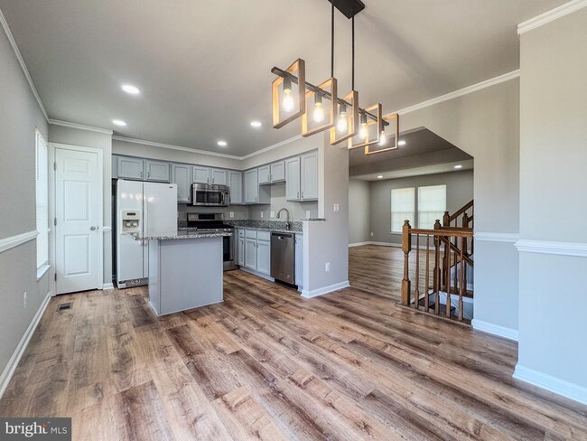 Building Photo - 6337 Littlefield Ct