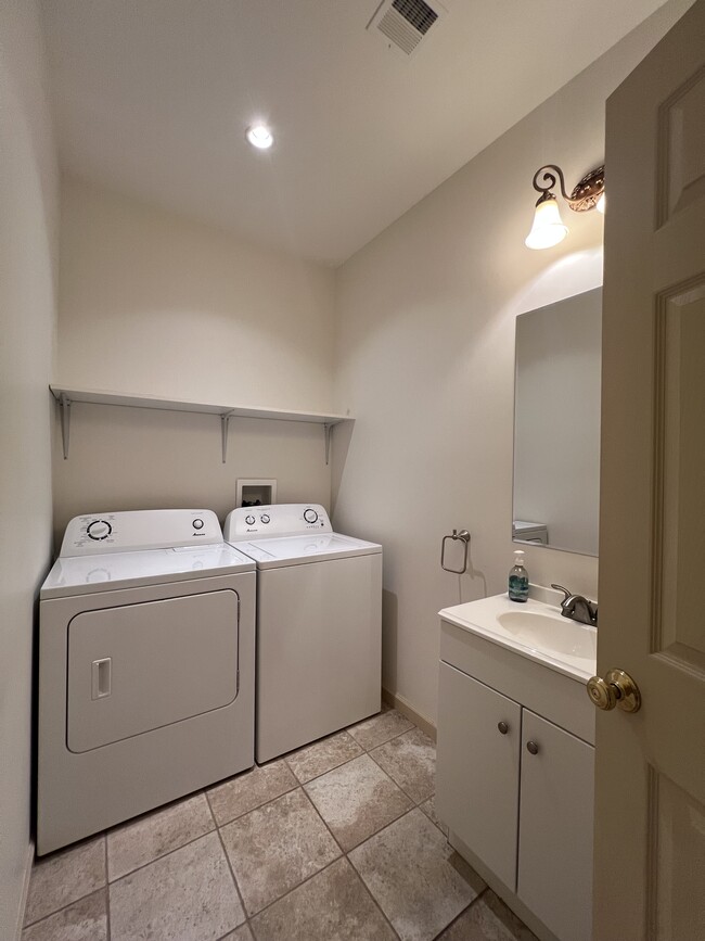 Building Photo - 69 Tiara Ct