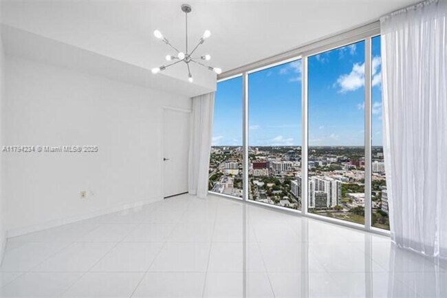 Building Photo - 2020 N Bayshore Dr