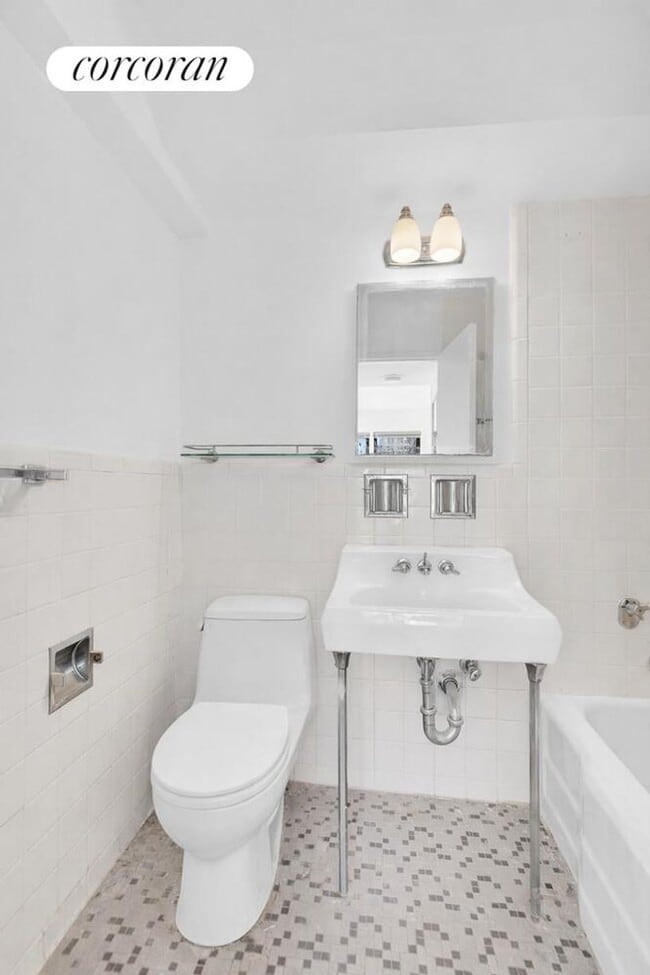 Building Photo - 55 E 9th St