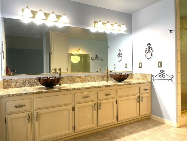 Building Photo - 3 bedroom, 2 bath home in Lake Wildwood, Penn Valley, CA 95946