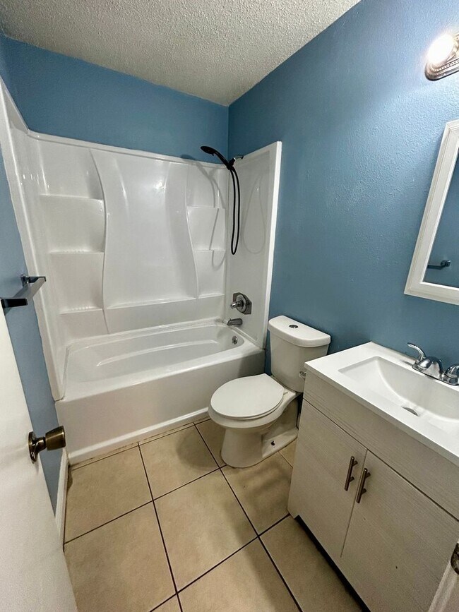 Building Photo - 6321 Lenawee St