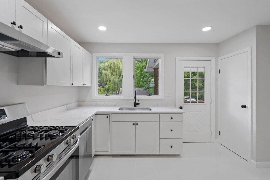 Building Photo - 114 Linderman Ave