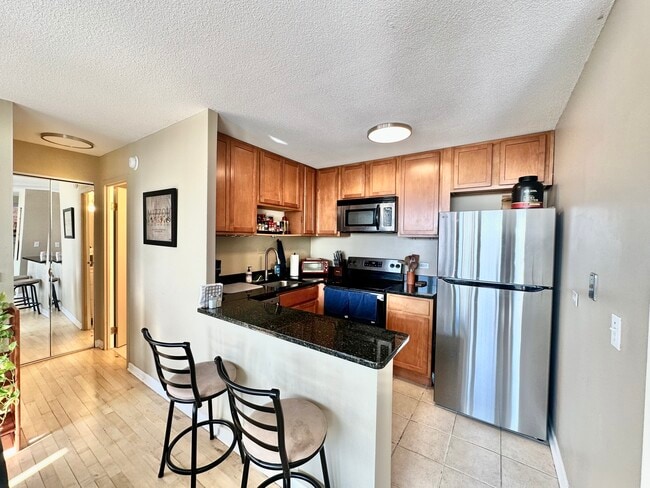 Building Photo - 2740 N Pine Grove Ave