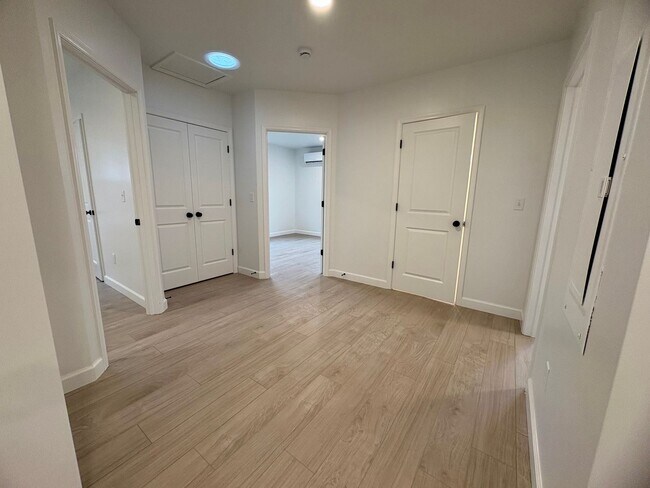 Building Photo - Newly Built 3 Bedroom 1.5 Bathroom Available in Spring Grove!