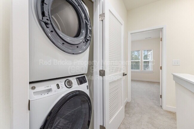 Building Photo - 6122 Cleburne Ct