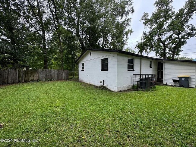 Building Photo - Charming Home in the Heart of Jacksonville! **2 WEEKS FREE**