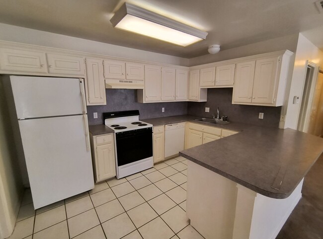 Primary Photo - Beautiful 3-Bedroom, 2-Bath Home with Atta...