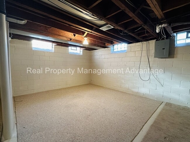 Building Photo - Charming 3-Bedroom Ranch minutes from Woodward Ave, Birmingham, and Berkley!