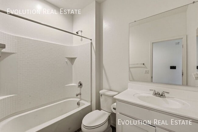 Building Photo - 11461 E Ulysses Ave