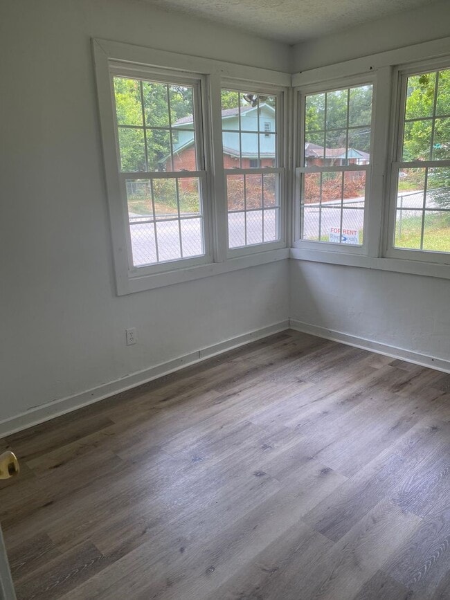 Building Photo - Coming Soon! 2 Bedroom 1 Bath Home! No Security Deposit!!Apply now!!!