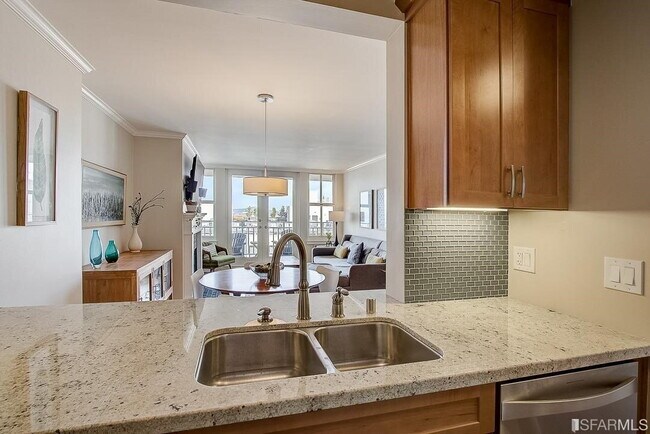 Building Photo - San Francisco Living at Its Finest 1BR/1BA w/ Parking & In-Unit Laundry