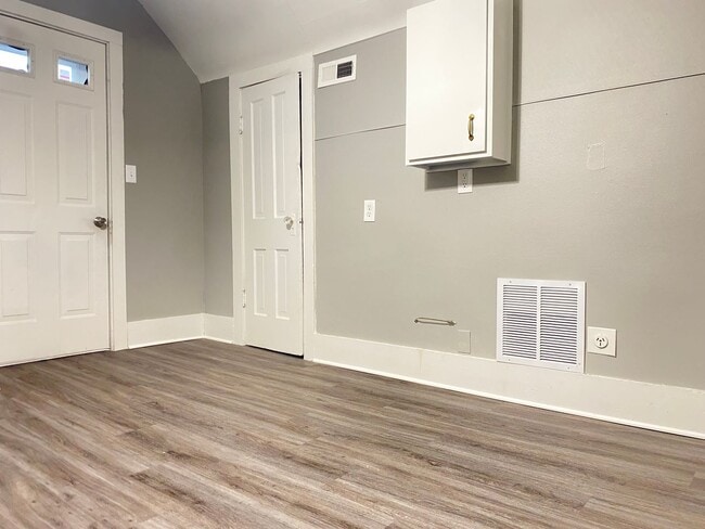 Building Photo - Coming Soon! Updated 4 bed 2 bath house right in the heart of Benson.