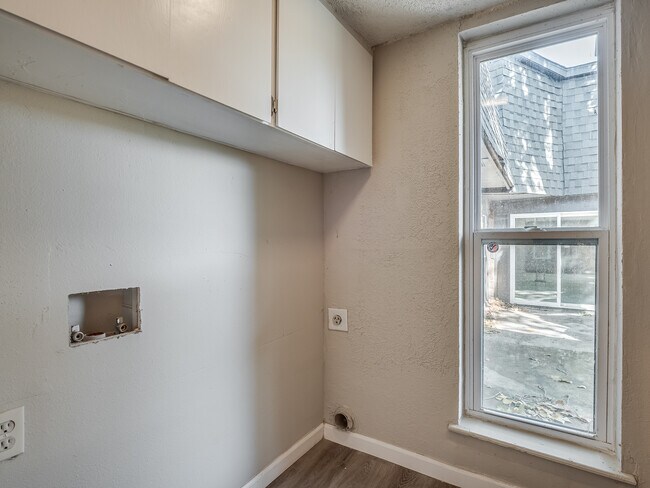 Building Photo - 6409 Miles Ln