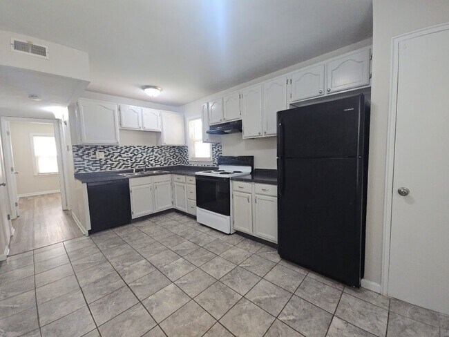 Building Photo - 1011 Blakley Dr