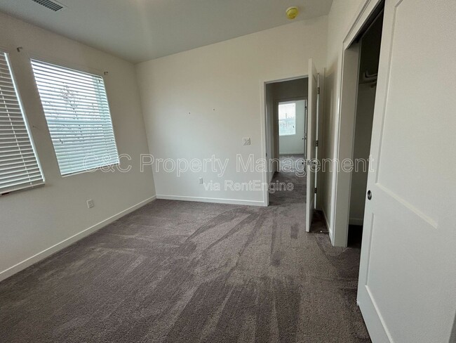 Building Photo - 711 Robert Ave