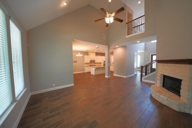 Building Photo - Executive Style Rental Now Available in Bo...