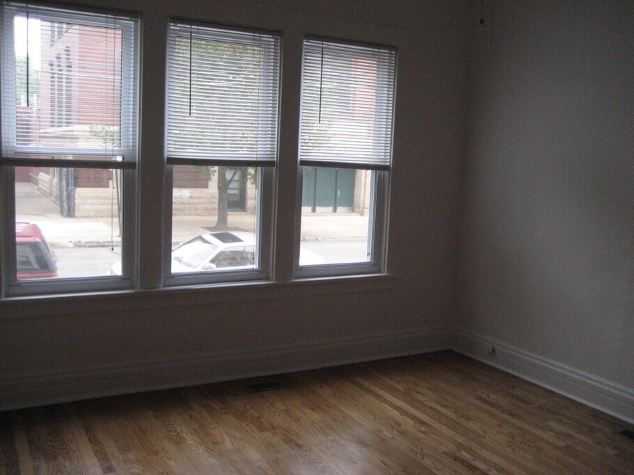 Building Photo - 2616 N Marshfield Ave