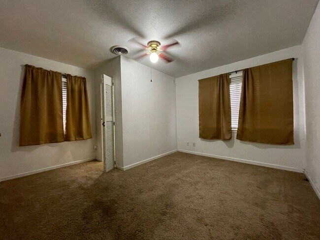 Building Photo - Cozy City Cottage – 2-Bed, 1-Bath Retreat