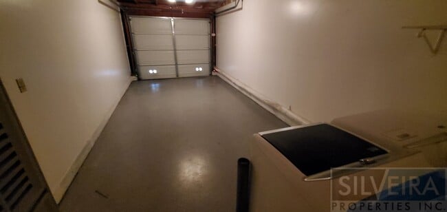 Building Photo - 2 Bedroom condo available in south Santa Maria!