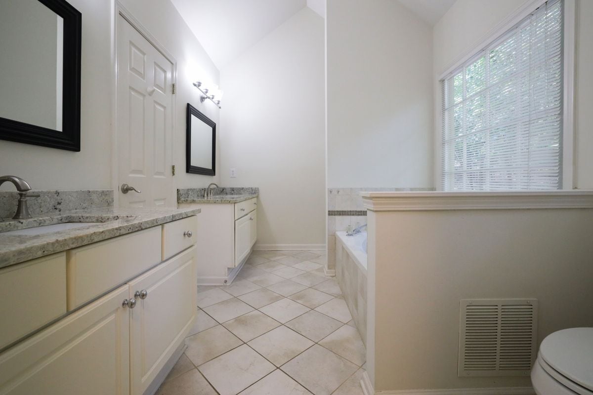 Building Photo - 5055 Mallory Ct