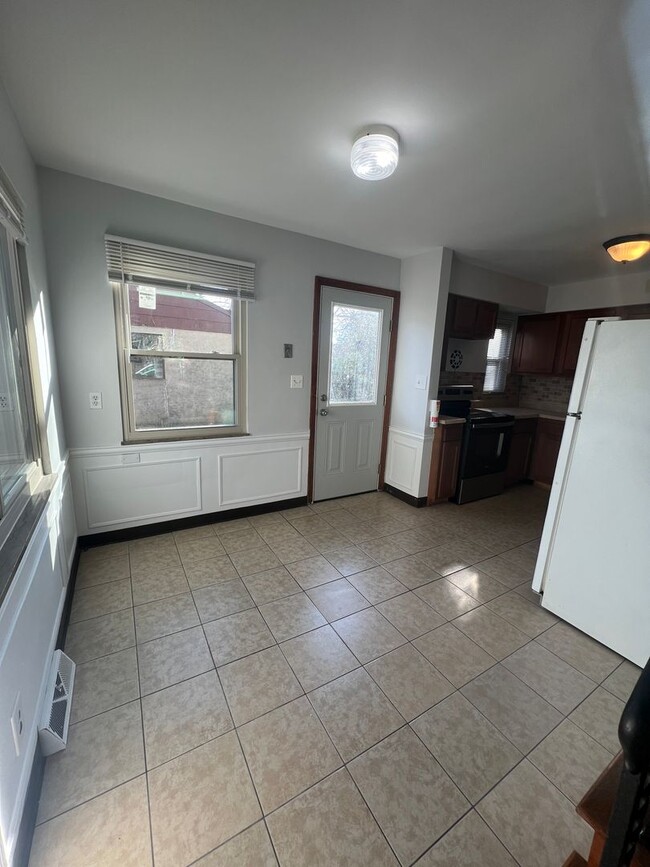 Building Photo - 2 Bedroom Townhome in Grandview!!