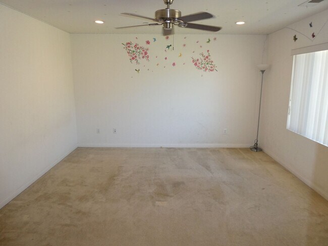 Building Photo - 3 Bedroom Ivy Lane Community Home in Moorp...