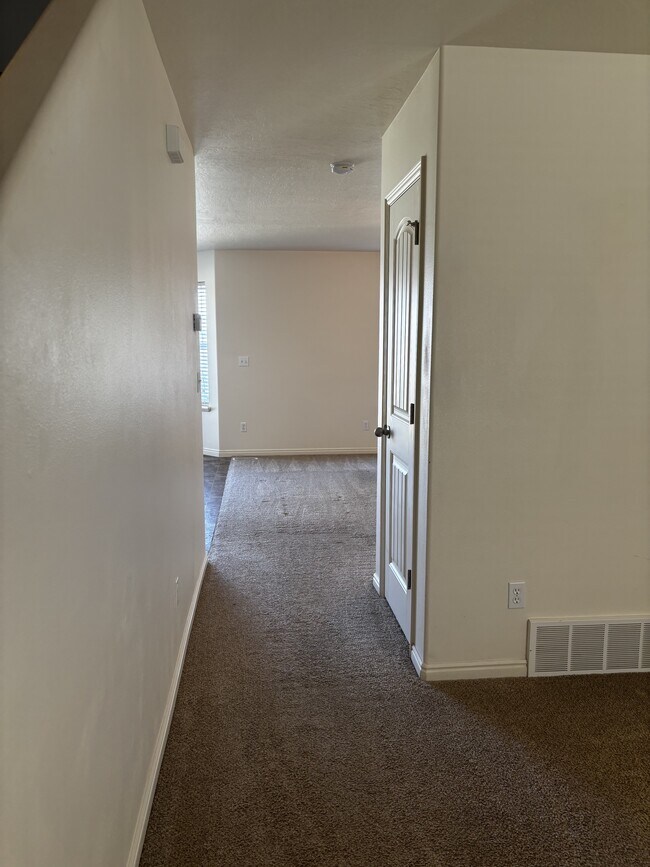 Building Photo - 2431 Ox Yoke Dr