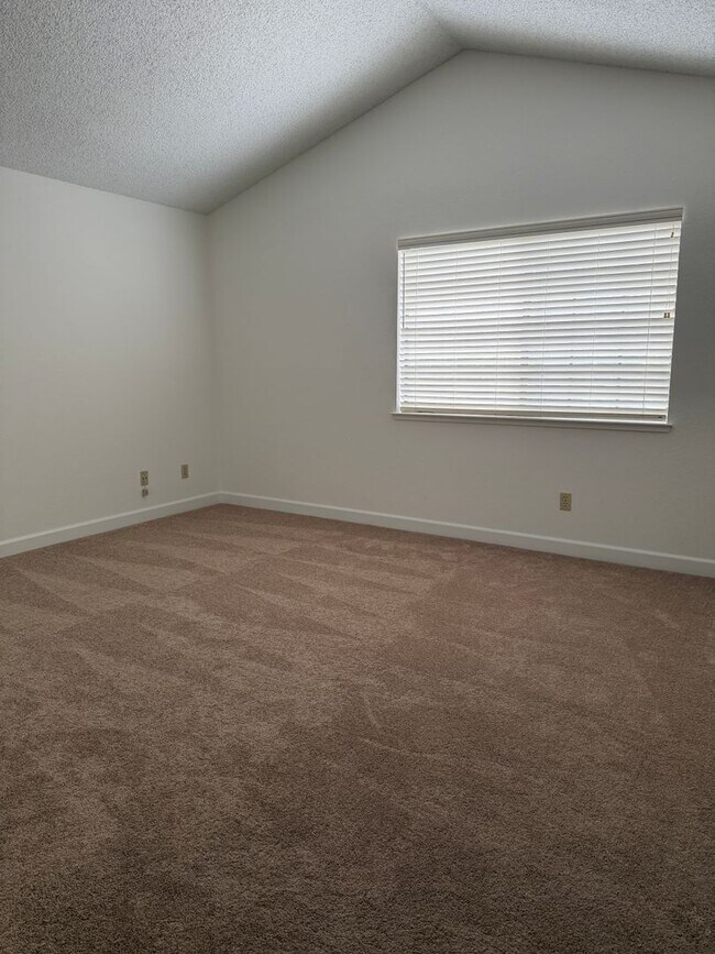 Building Photo - 230 Bridgeside Cir