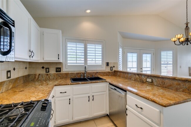 Building Photo - 8000 Tulum Ct