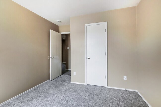 Building Photo - 21211 Linden House Ct