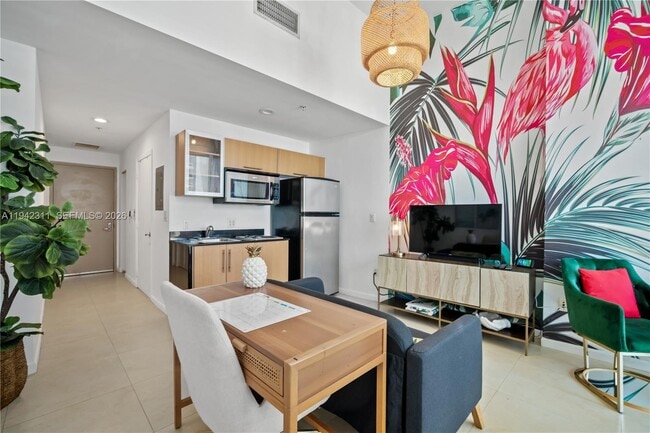 Building Photo - 1750 N Bayshore Dr