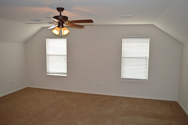 Building Photo - Spacious 2 Story Home in Weatherford Texas