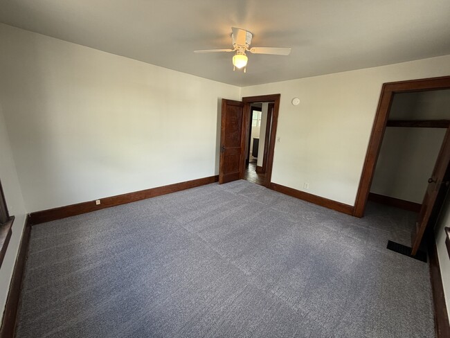 Building Photo - 403 Pine St
