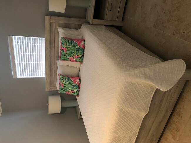 Building Photo - 1236 Beach Rd