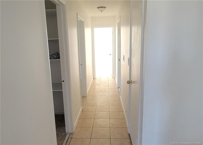 Building Photo - 350 NE Granduer Ave