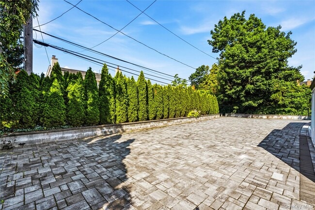 Building Photo - 31 Sutton Hill Ln
